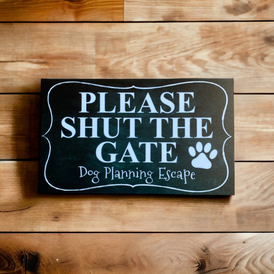 Please Shut The Gate Dog Planning Escape Funny Sign - The Renmy Store Homewares & Gifts 