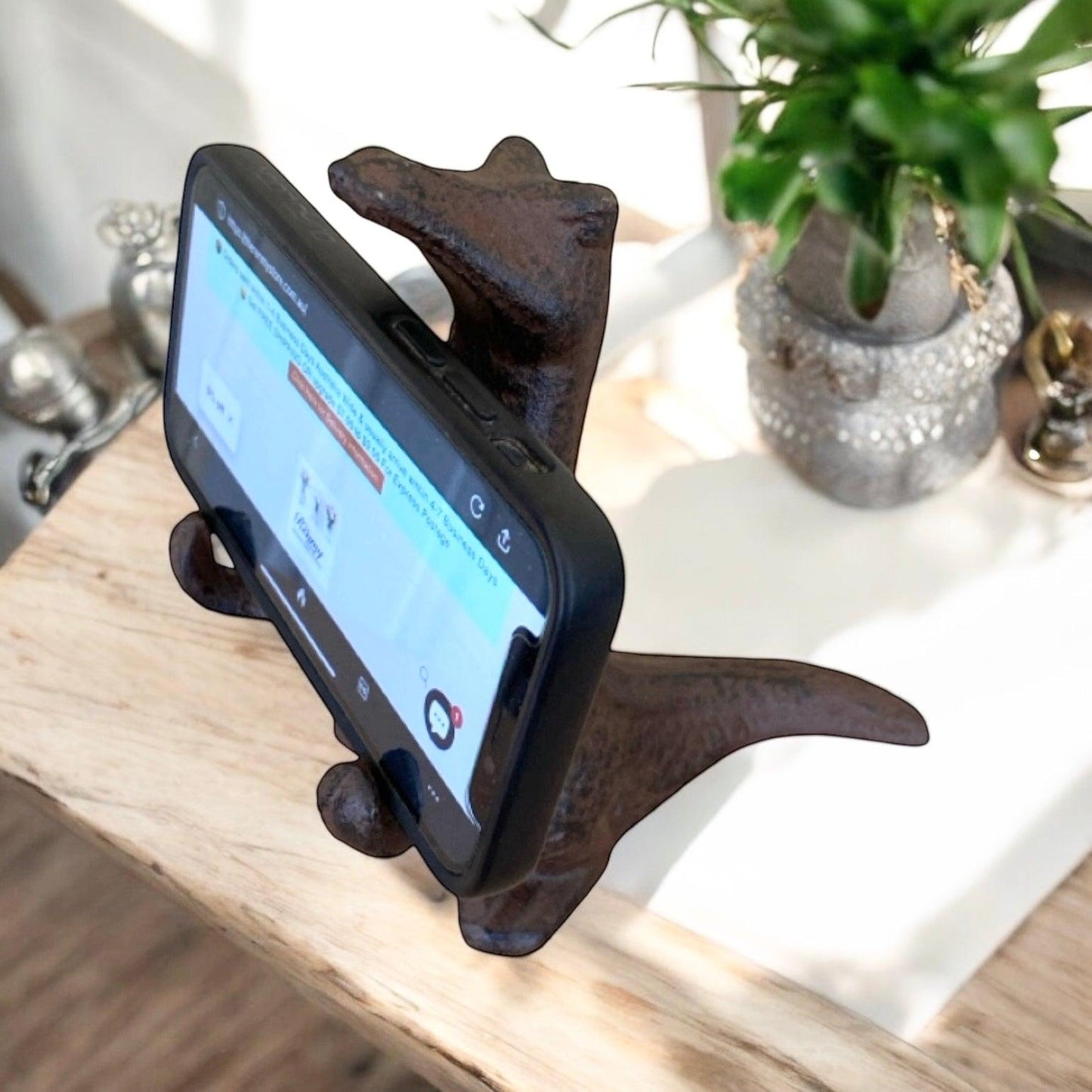 Phone Holder Cast Iron Crocodile Ornament - The Renmy Store Homewares & Gifts 