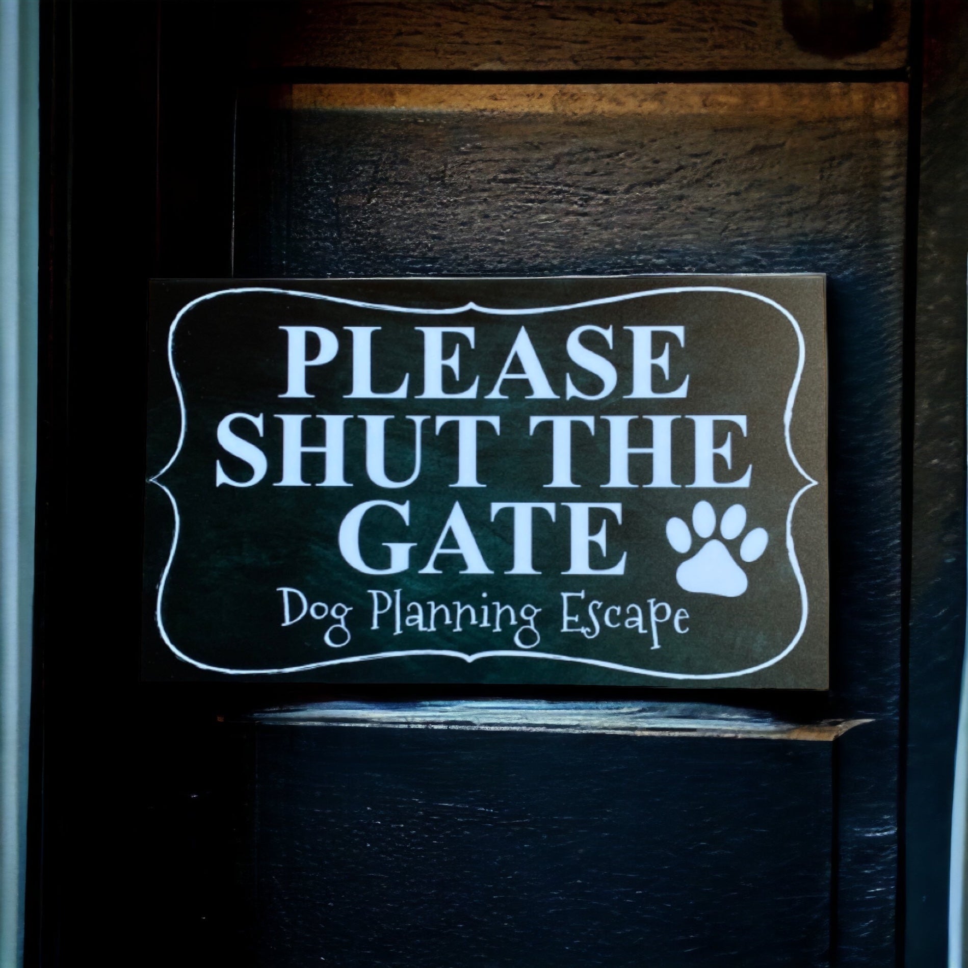 Please Shut The Gate Dog Planning Escape Funny Sign - The Renmy Store Homewares & Gifts 