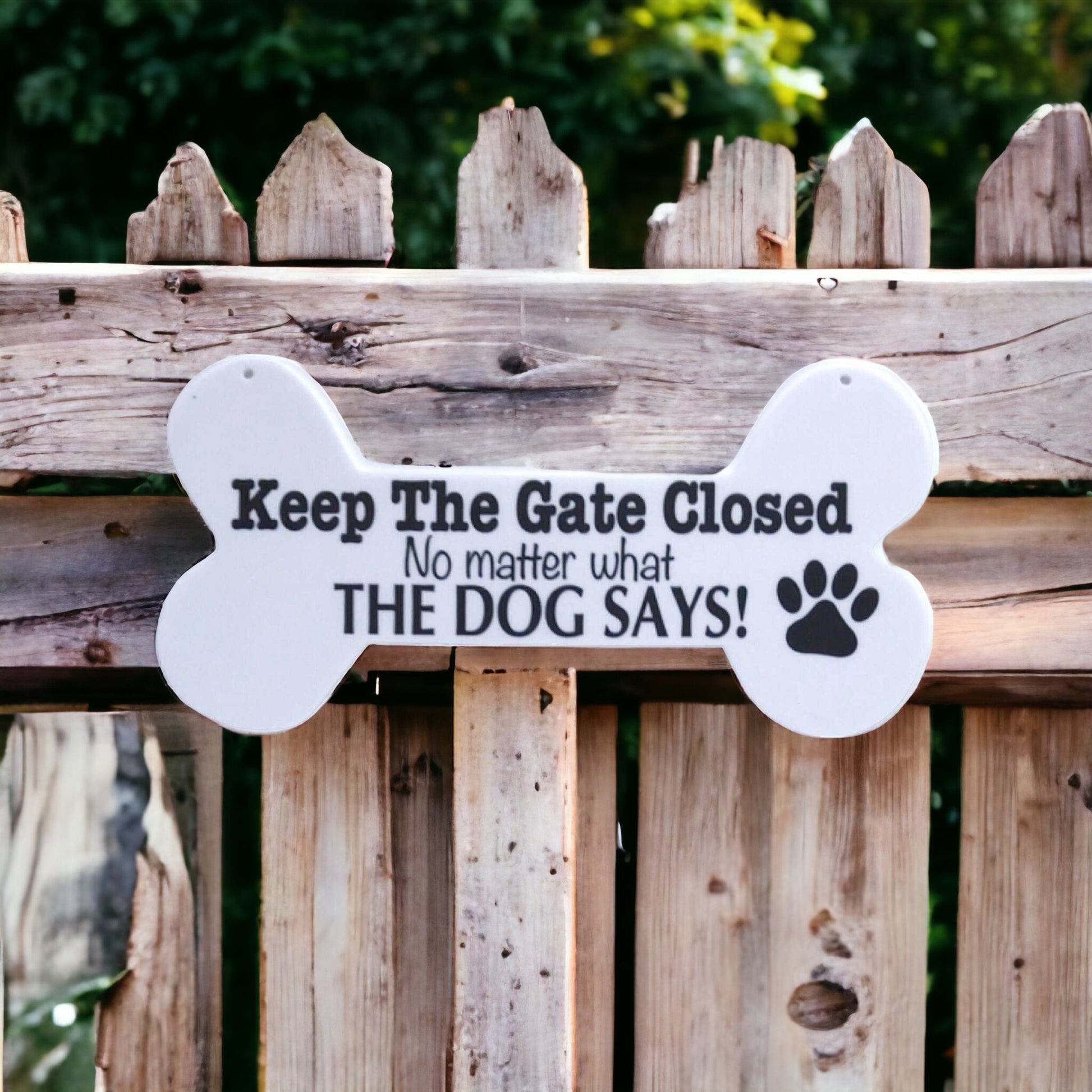 Keep The Gate Closed Dogs Or Dog Sign White Bone - The Renmy Store Homewares & Gifts 